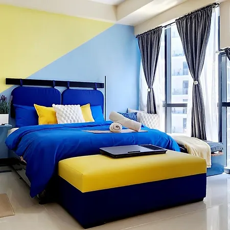 New Bgc Cozy Vibrant Unit Minutes Walk To Grand Canal Mall Free Parking With Pool And Gym