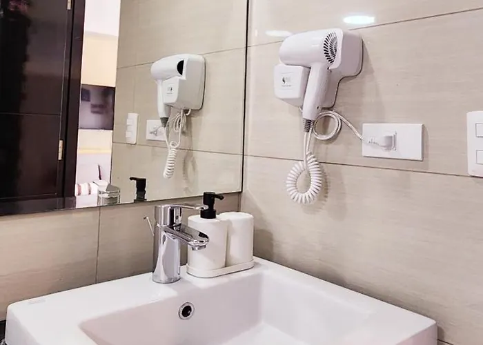 Apartment 14e Bgc Unit 3 Mins Walk To The Venice Grand Canal Mall Pet Friendly